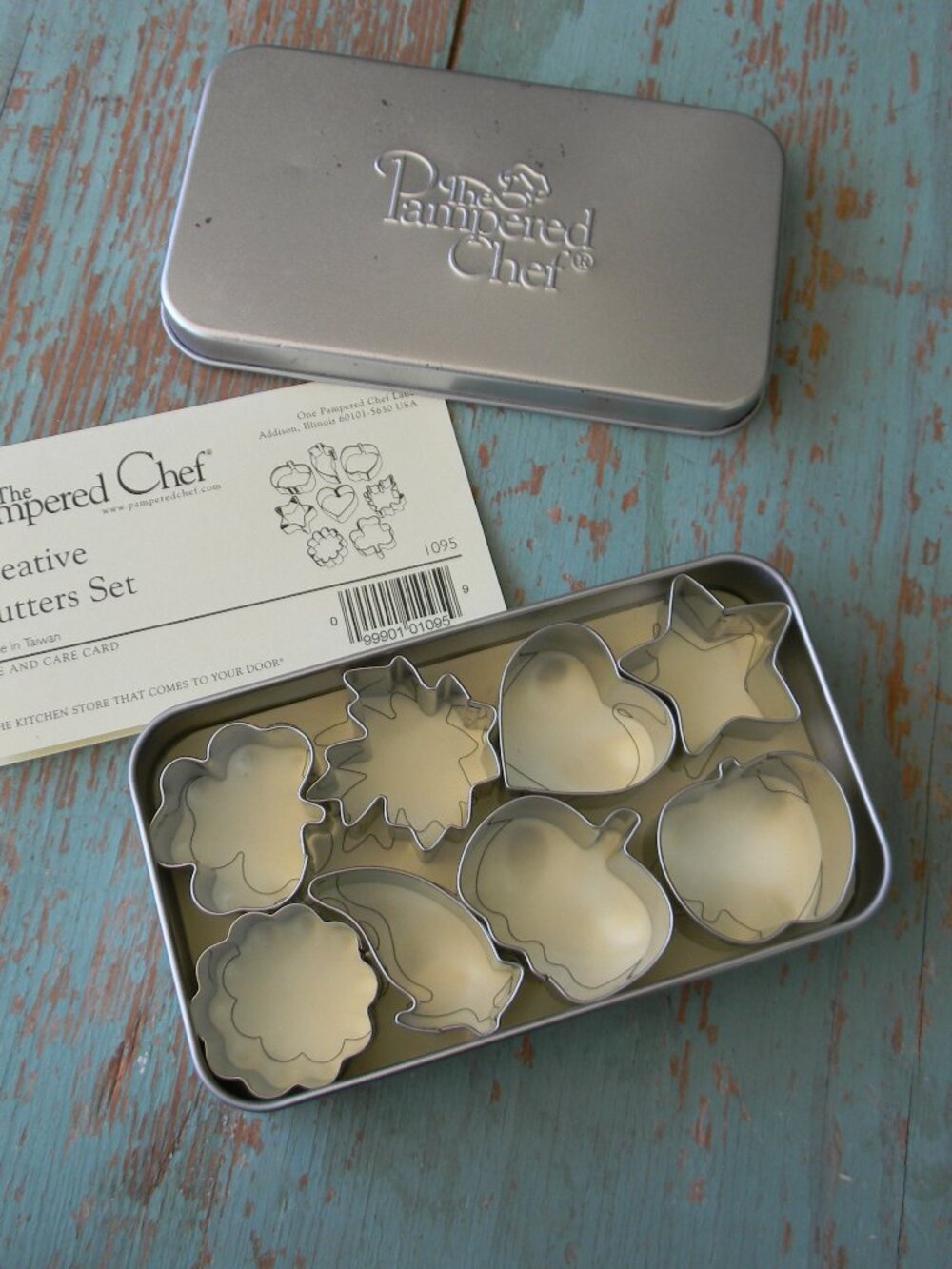 Pampered Chef Creative Mini Cookie Cutters Set of 8 in Storage Tin